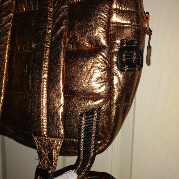 ✨🆕✨ Puffy Backpack - Picture 3 of 4